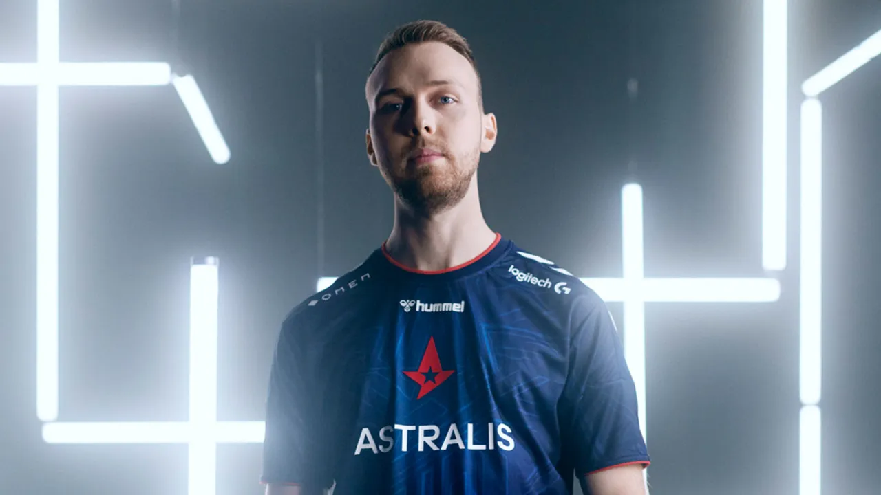 Astralis extends hummel partnership into 2025